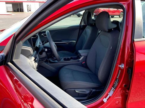 Used 2025 Kia K4 FWD image 8