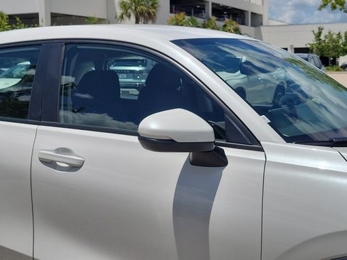 Used 2025 Honda HR-V LX image 8