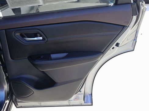 Used 2022 Nissan Rogue SL w/ SL Premium Package image 19