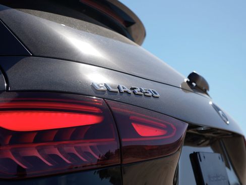 Used 2025 Mercedes-Benz GLA 250 image 11