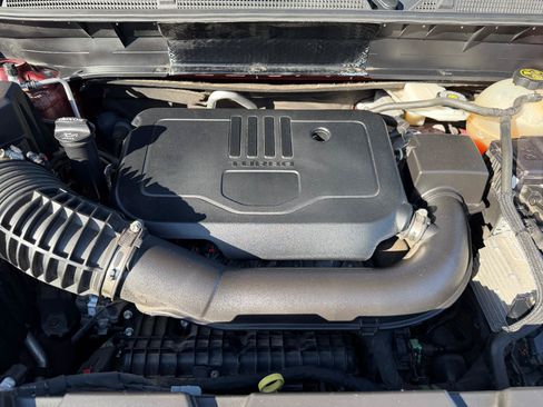 Certified 2023 GMC Acadia SLT FWD image 35