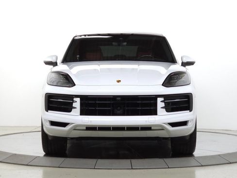 Used 2024 Porsche Cayenne S AWD/4WD image 2