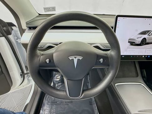 Used 2022 Tesla Model Y Long Range AWD/4WD image 11