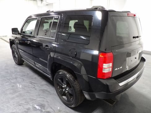 Used 2013 Jeep Patriot Latitude w/ Altitude Pkg AWD/4WD image 5