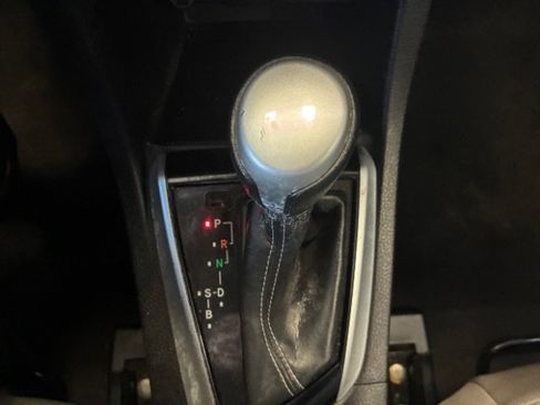 Used 2017 Toyota Corolla LE image 22