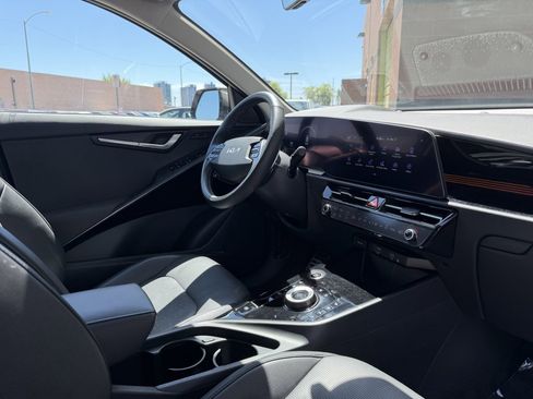 Used 2023 Kia Niro Wave w/ Wave Preserve Package FWD image 39