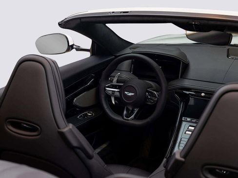 Used 2025 Aston Martin DB12 Convertible image 43