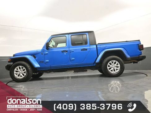 Used 2023 Jeep Gladiator Sport AWD/4WD image 16