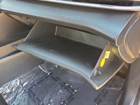 Used 2024 Hyundai Elantra Limited image 22