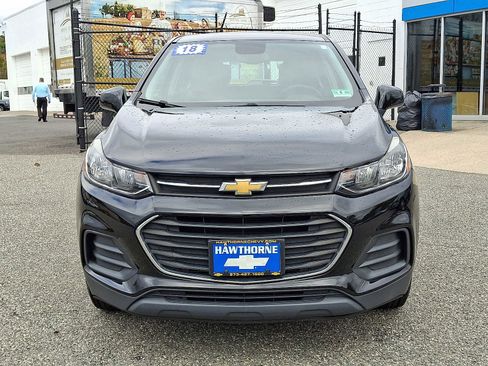 Used 2018 Chevrolet Trax LS image 2