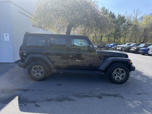 Used 2023 Jeep Wrangler Unlimited Sport AWD/4WD image 2
