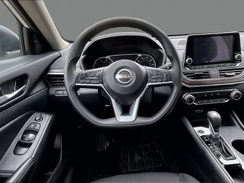 Used 2025 Nissan Altima 2.5 SV FWD image 5