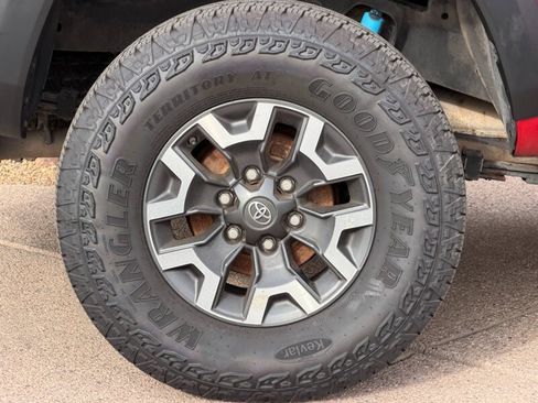 Used 2019 Toyota Tacoma TRD Off-Road image 32