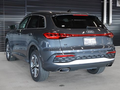 Certified 2025 Audi Q5 Premium w/ Convenience Package image 2