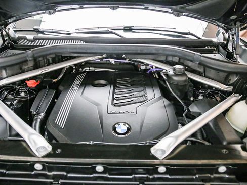 Certified 2022 BMW X5 xDrive40i w/ M Sport Package AWD/4WD image 28