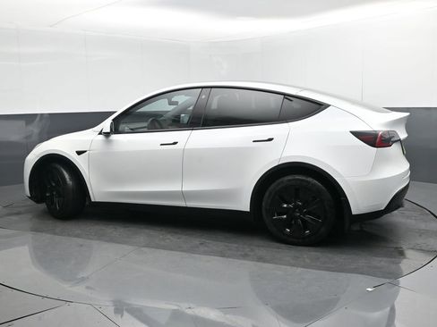 Used 2022 Tesla Model Y Long Range image 3