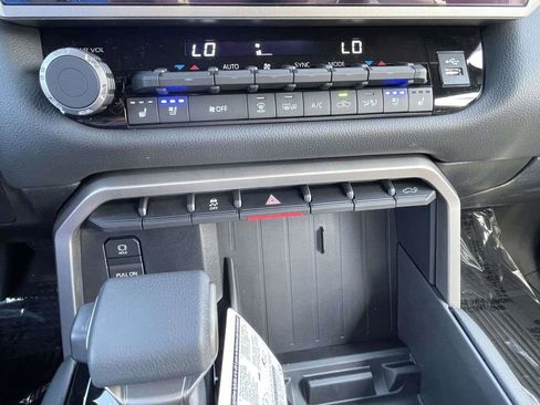 New 2026 Toyota Tundra Limited AWD/4WD image 40