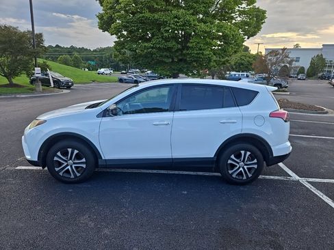 Used 2018 Toyota RAV4 LE w/ All Weather Liner Package FWD image 5