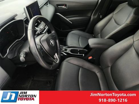 Used 2023 Toyota Corolla Cross XLE image 15
