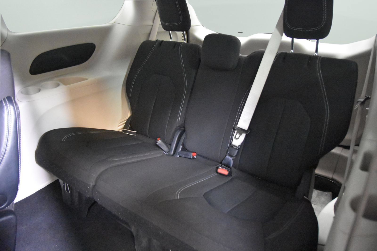 Used 2023 Chrysler Voyager LX FWD image 28