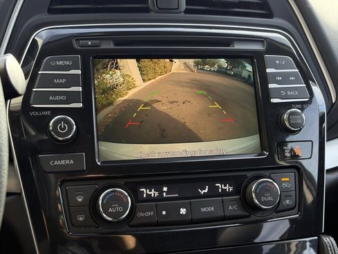 Used 2022 Nissan Maxima SV image 18