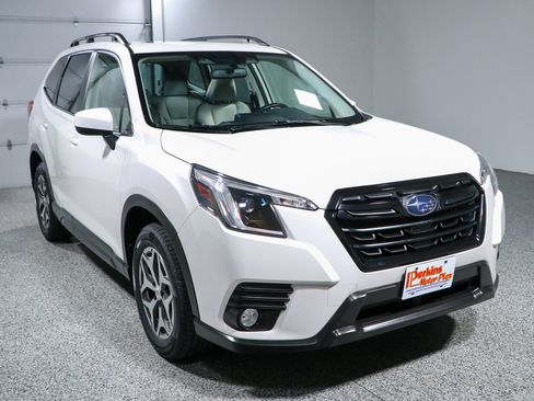 Used 2023 Subaru Forester Premium AWD/4WD image 5