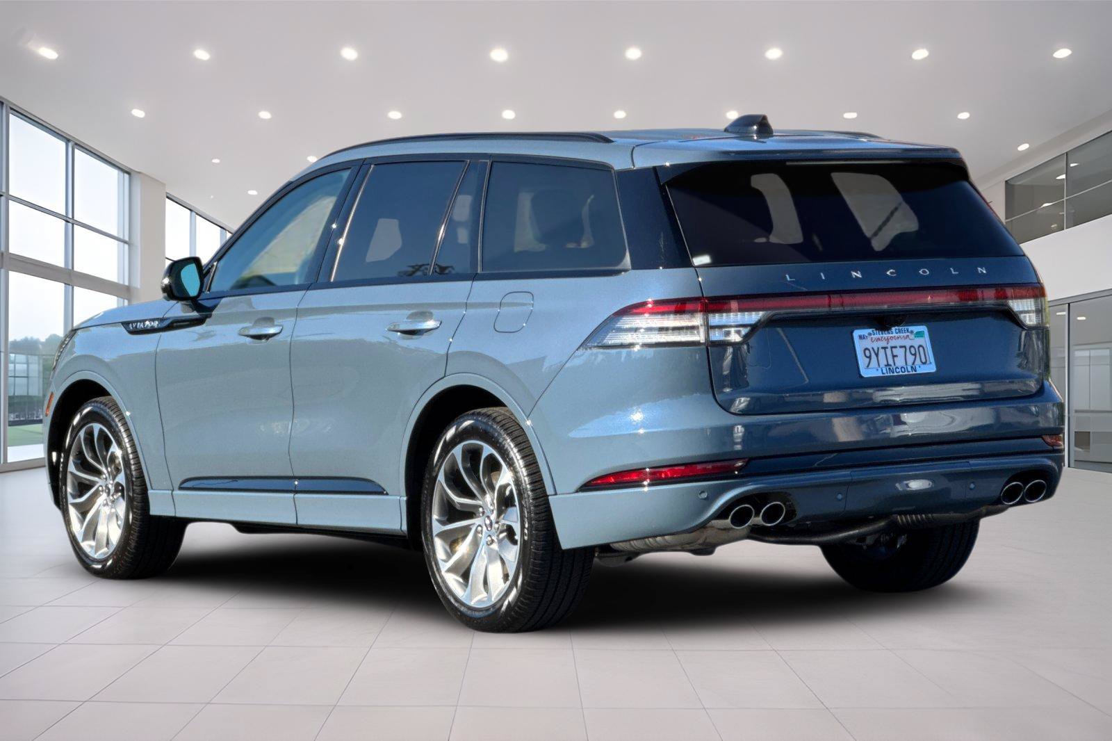 Used 2026 Lincoln Aviator AWD w/ Jet Appearance Package image 6