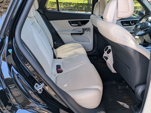 Used 2023 Mercedes-Benz GLC 300 image 24