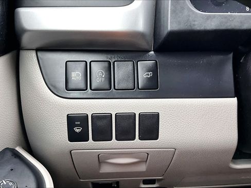Used 2018 Toyota Highlander Plus FWD image 32