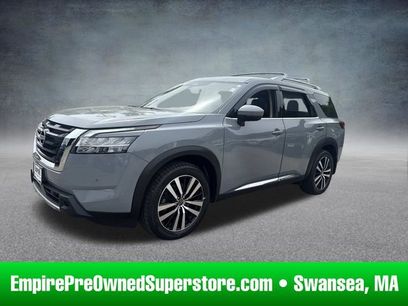 Used 2024 Nissan Pathfinder Platinum w/ Cargo Package