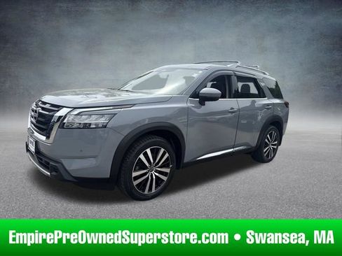 Used 2024 Nissan Pathfinder Platinum w/ Cargo Package AWD/4WD image 1