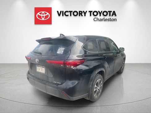 Used 2023 Toyota Highlander XLE image 4