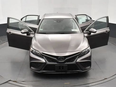 Used 2023 Toyota Camry SE FWD image 10