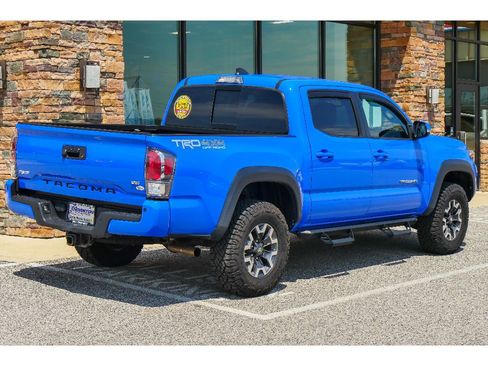 Used 2020 Toyota Tacoma TRD Off-Road w/ Technology Package AWD/4WD image 3