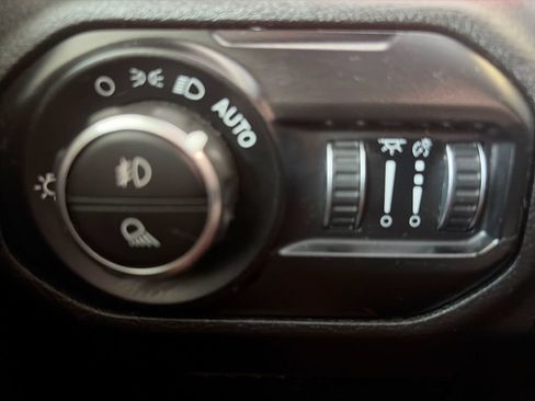 Used 2021 Jeep Gladiator Sport AWD/4WD image 18