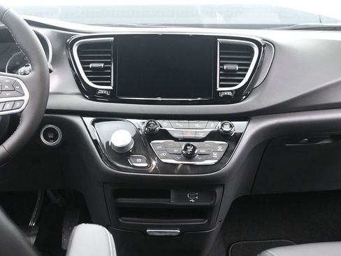 New 2026 Chrysler Voyager LX image 25