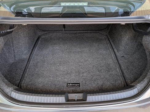 Used 2025 Volkswagen Jetta SE w/ Sunroof Package FWD image 19