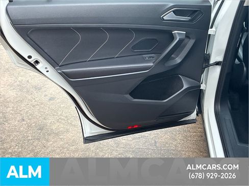 Used 2024 Volkswagen Tiguan SE image 18