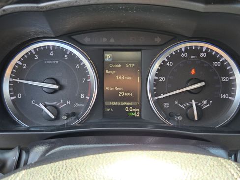 Used 2017 Toyota Highlander XLE image 24