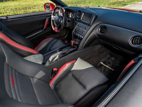 Used 2016 Nissan GT-R Black Edition AWD/4WD image 7