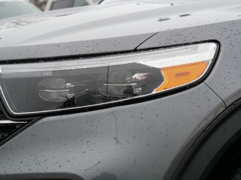 Used 2022 Ford Explorer XLT w/ Equipment Group 202A AWD/4WD image 16