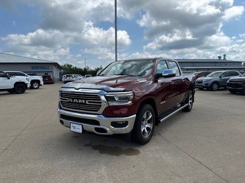 Used 2024 RAM 1500 Laramie AWD/4WD image 3
