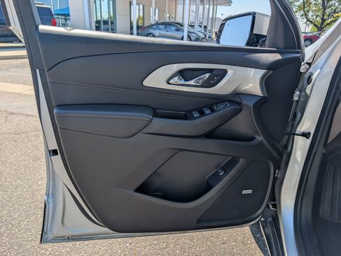 Used 2020 Chevrolet Traverse RS image 11