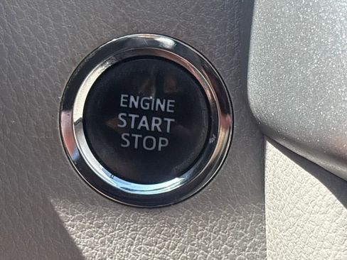 Used 2016 Toyota Highlander Limited image 17