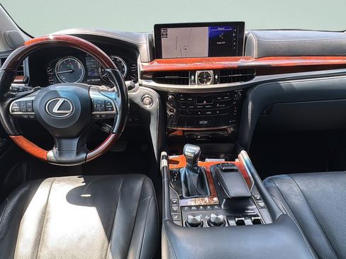 Used 2018 Lexus LX 570 4WD w/ Luxury Package image 11