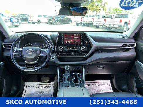 Used 2021 Toyota Highlander XLE image 15