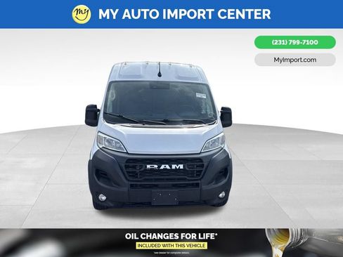 Used 2024 RAM ProMaster 2500 w/ Convenience Group FWD image 2