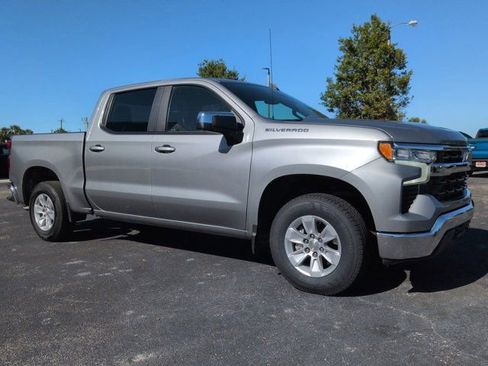 Used 2025 Chevrolet Silverado 1500 LT RWD image 2