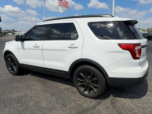 Used 2017 Ford Explorer XLT w/ Equipment Group 202A FWD image 6