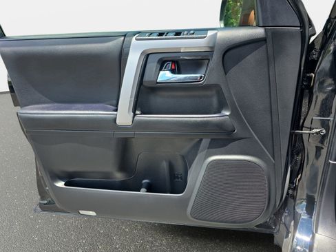 Used 2024 Toyota 4Runner SR5 Premium w/ Moonroof Package RWD image 27